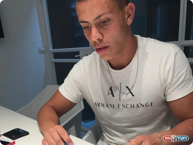 מסיקה במעמד החתימה